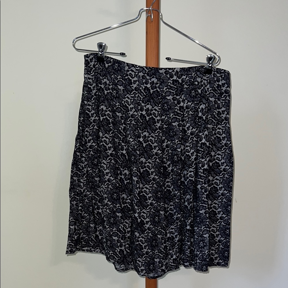 Ellen Tracy Black and White A-Line Skirt Knee-Length Casual